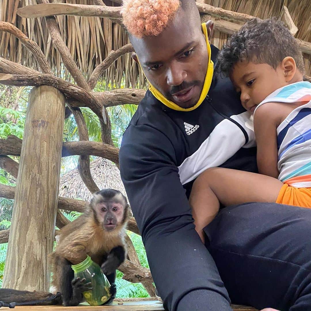 ヤシエル・プイグさんのインスタグラム写真 - (ヤシエル・プイグInstagram)「Thank you @mariowildlife for having my family and I at your amazing @swfmiami The hospitality was amazing! Also want to give a huge thanks to @karinasistine for giving us such great tour with my little crazy boys. Stay blessed and God bless you guys.」2月2日 23時55分 - yasielpuig