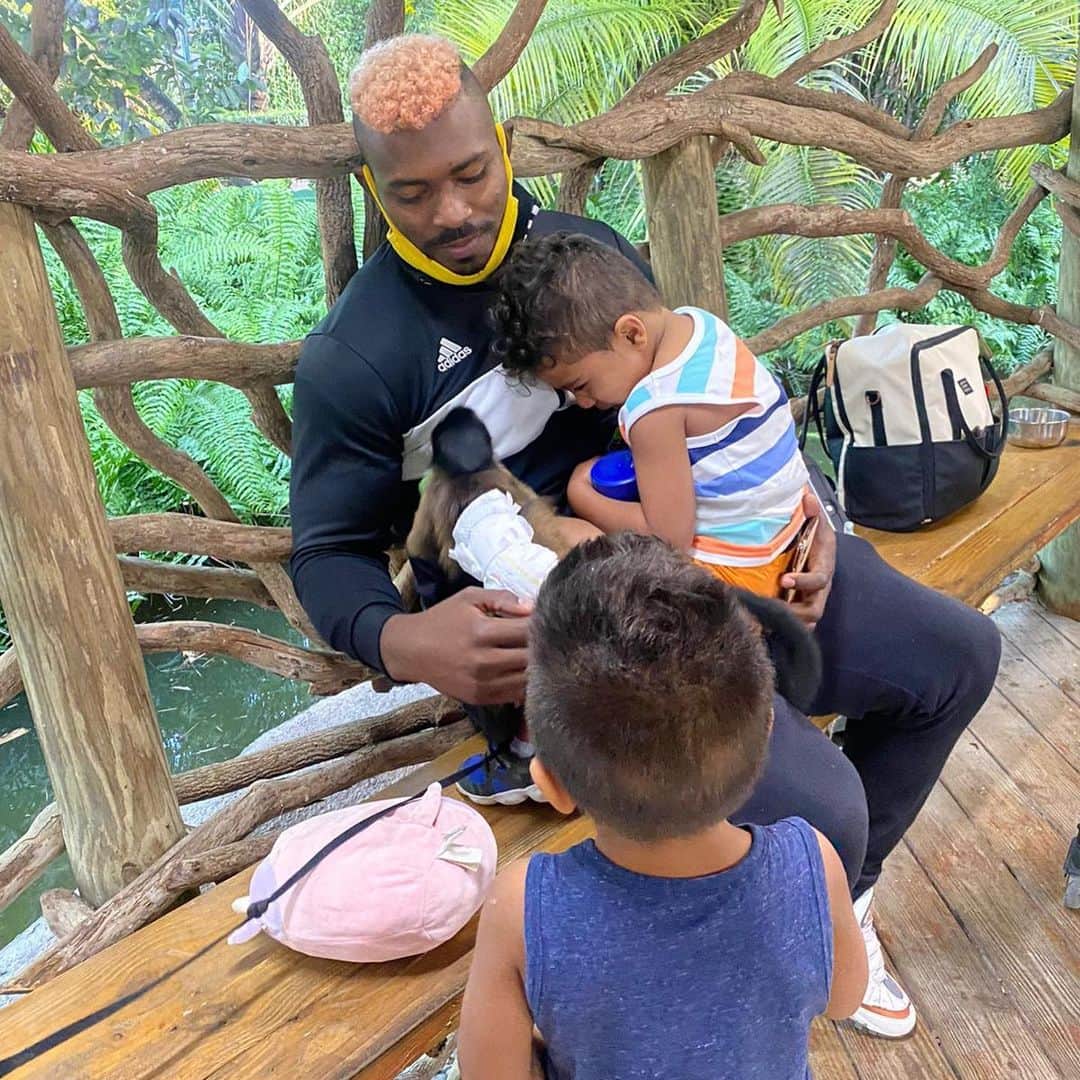 ヤシエル・プイグさんのインスタグラム写真 - (ヤシエル・プイグInstagram)「Thank you @mariowildlife for having my family and I at your amazing @swfmiami The hospitality was amazing! Also want to give a huge thanks to @karinasistine for giving us such great tour with my little crazy boys. Stay blessed and God bless you guys.」2月2日 23時55分 - yasielpuig