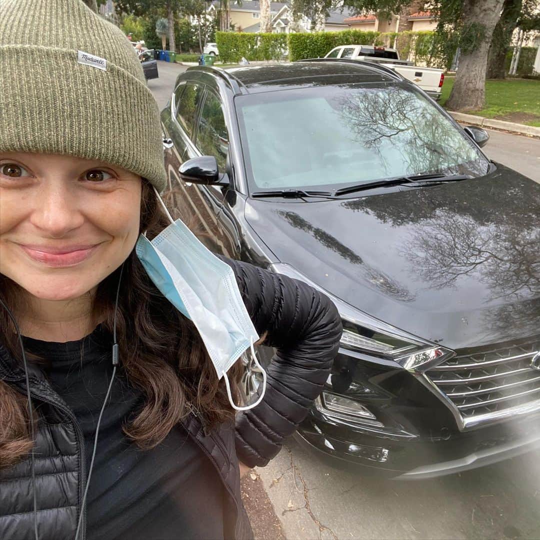 ケイティ・ロウズのインスタグラム：「hey @hyundaiusa! The Shapirlowes household loves you! Thanks for helping us out with this sweet sweet loaner while my fam was in town! You guys rock and the incredible work you’re doing with @hyundaihopeonwheels is awesome. We will miss our Tuscon! xoxox」