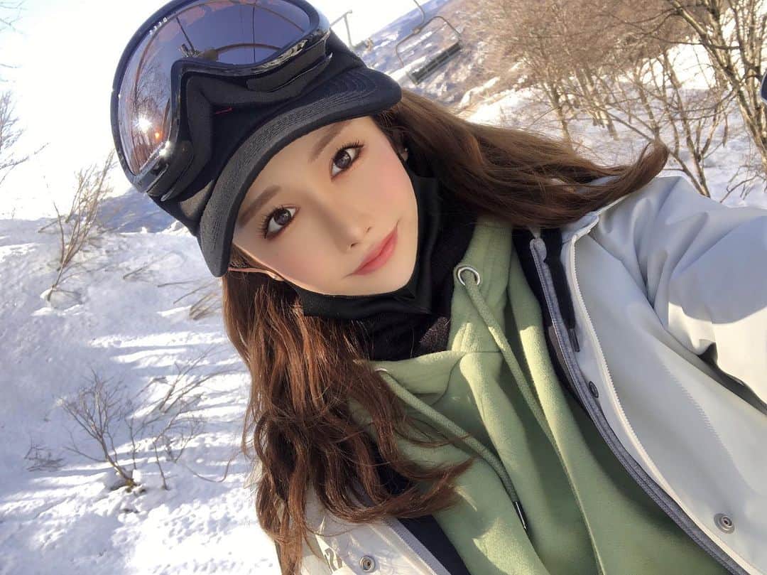 SUMIREのインスタグラム：「今日ボード行けなくてしゅん😂 . 最近タイミング悪いなぁ😣 . 行く日に限って雨😖 . 次は週末❤️ . #snowboard#snowboarding#followme#likeit#winter#winterfashion#border#sport#fashiongram#japan_of_insta#japanesegirl #family#ボード女子#岐阜#高鷲スノーパーク#ダイナランド#ボード#練習#キッカー#ボックス#パーク#ボード好き集まれ」