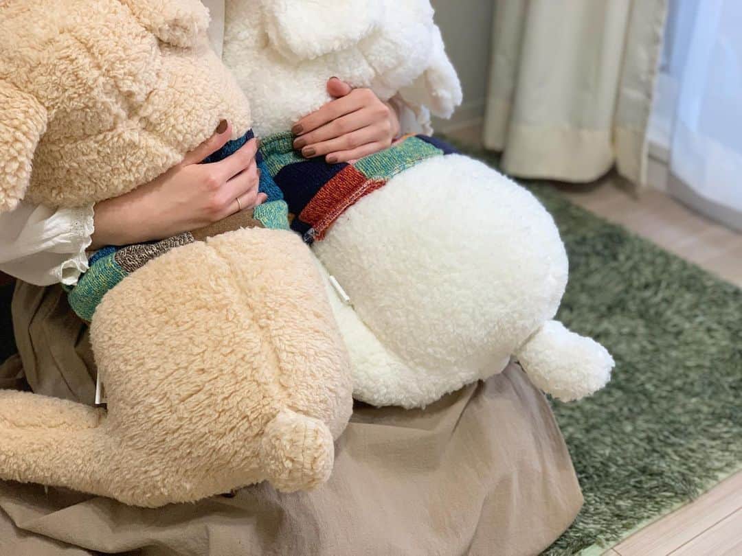 salut!のインスタグラム：「🐶おひるねわんこ🐶  おしりがぷりぷり つぶらな瞳 モコモコの触り心地  ずーっと愛されてるおひるねワンコ🐶  プレゼントにもおすすめですよ〜！ 是非チェックしてみてくださいね𓇬𓂂𓈒  公式通販サイト @salut_shop  トップページURLよりご確認くださいませ⋆*  ※店舗により在庫数が異なります。 ご来店の前にお近くの店舗までご確認くださいますようお願い致します。  #サリュ #salut #まいにちインテリア  #ワンコ #ワンコのいる生活 #おひるね #おひるねわんこ  #プチプラ #プチプラ雑貨 #プチプラインテリア #プチプラ小物 #プチプラ通販  #インテリア雑貨 #インテリア小物 #インテリア  #ナチュラルな暮らし #ナチュラルインテリア #ナチュラルコーデ #ナチュラル　#smileispower_p」