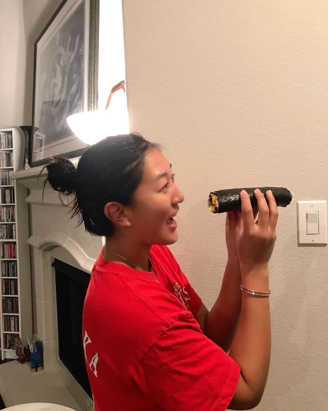 のインスタグラム：「アメリカ🇺🇸でも〜 鬼は外〜👹福は内〜‼️ #前に頂いた #ソフトバンクホークス の服で #シャワー上がりどすっぴん(笑) #2021年も最高な1年に」