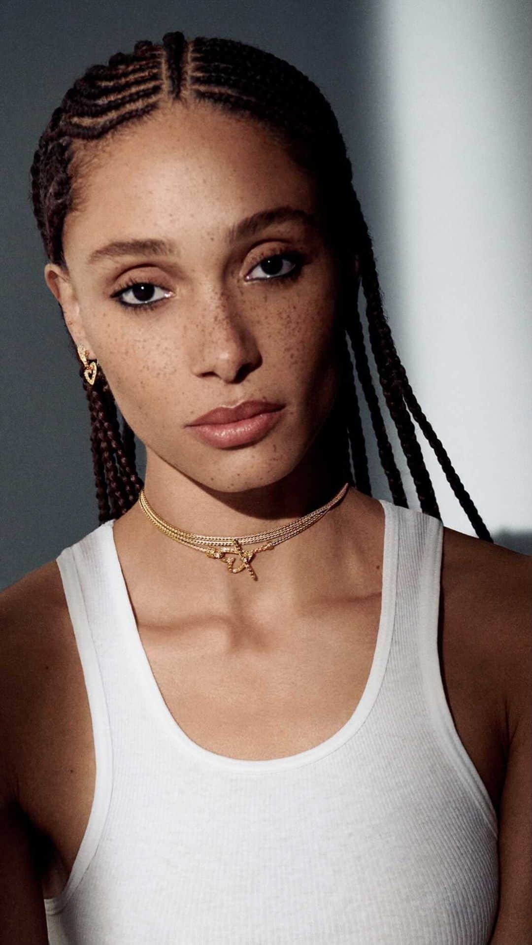 ジョン ハーディーのインスタグラム：「Mad Love. 14 new styles in collaboration with model and activist @adwoaaboah. Explore the collection now in Stories.   #JohnHardy #WithMadLove」