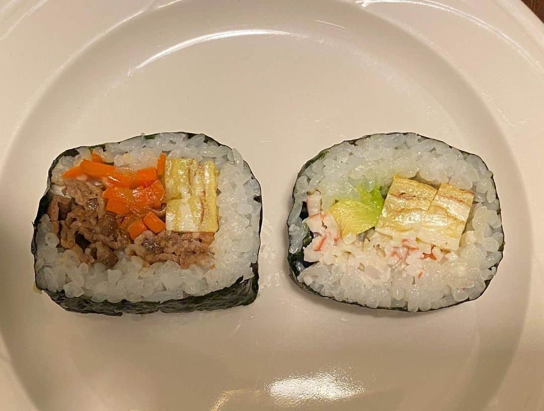宮原智子さんのインスタグラム写真 - (宮原智子Instagram)「節分👹“Setsubun” festival   節分にちなんで巻き寿司初挑戦です。お刺身を買いに行けなかったので、冷蔵庫にあるもので作ってみました😋  I made sushi rolls for my first time! I couldn’t go buy the sashimi so just made it with some things in my fridge 🤣  #節分 #鬼は外福は内 #手作り #おうちごはん #sushirolls」2月3日 9時33分 - 55satoko