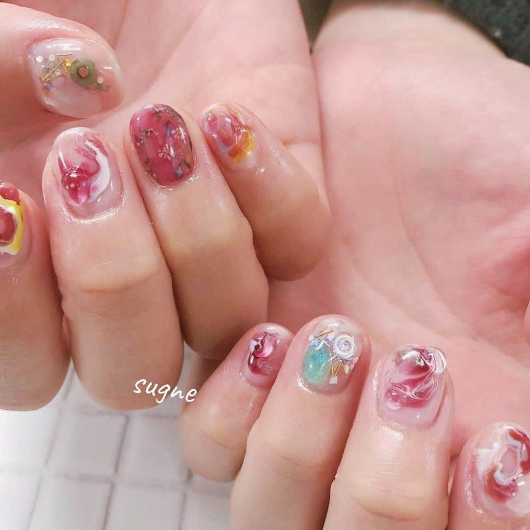 ネイル アイ サロン スグネさんのインスタグラム写真 - (ネイル アイ サロン スグネInstagram)「colors🎨  @ono_nail_  @sugnechihiro  @___the_nail___  @_mio__t   #colornail #sugne #nail  #nailart #ネイル #ネイルデザイン #カジュアルネイル #ショートネイル #ネイル #ニュアンスネイル #ニュアンスアート #大人っぽいネイル #高田馬場ネイル #高田馬場 #네일 #네일스타그램」2月3日 9時42分 - naileyesalonsugne