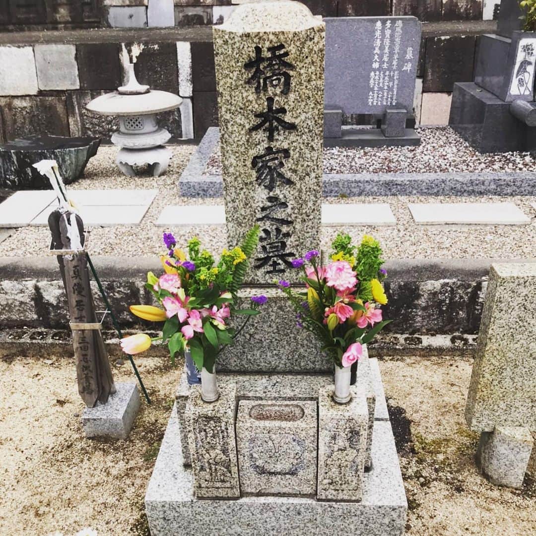 橋本大地さんのインスタグラム写真 - (橋本大地Instagram)「父上の墓参りに行ってきました 写真撮ってもらったんだけど俺むっちゃ柄悪いな… 度し難い…」2月3日 9時44分 - risingddt_daichi