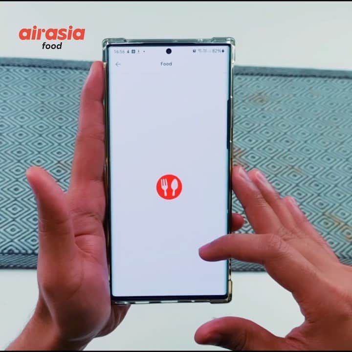 エアアジアのインスタグラム：「From booking flight tickets to shopping your favorite brands, buying groceries, and ordering food, airasia, The Asean Super App, can do it all!  Download it now or order at airasia.com (link in our bio) to enjoy UNLIMITED FREE DELIVERY only available until 4 February 2021! Last 3 days to make the most of this promo!」