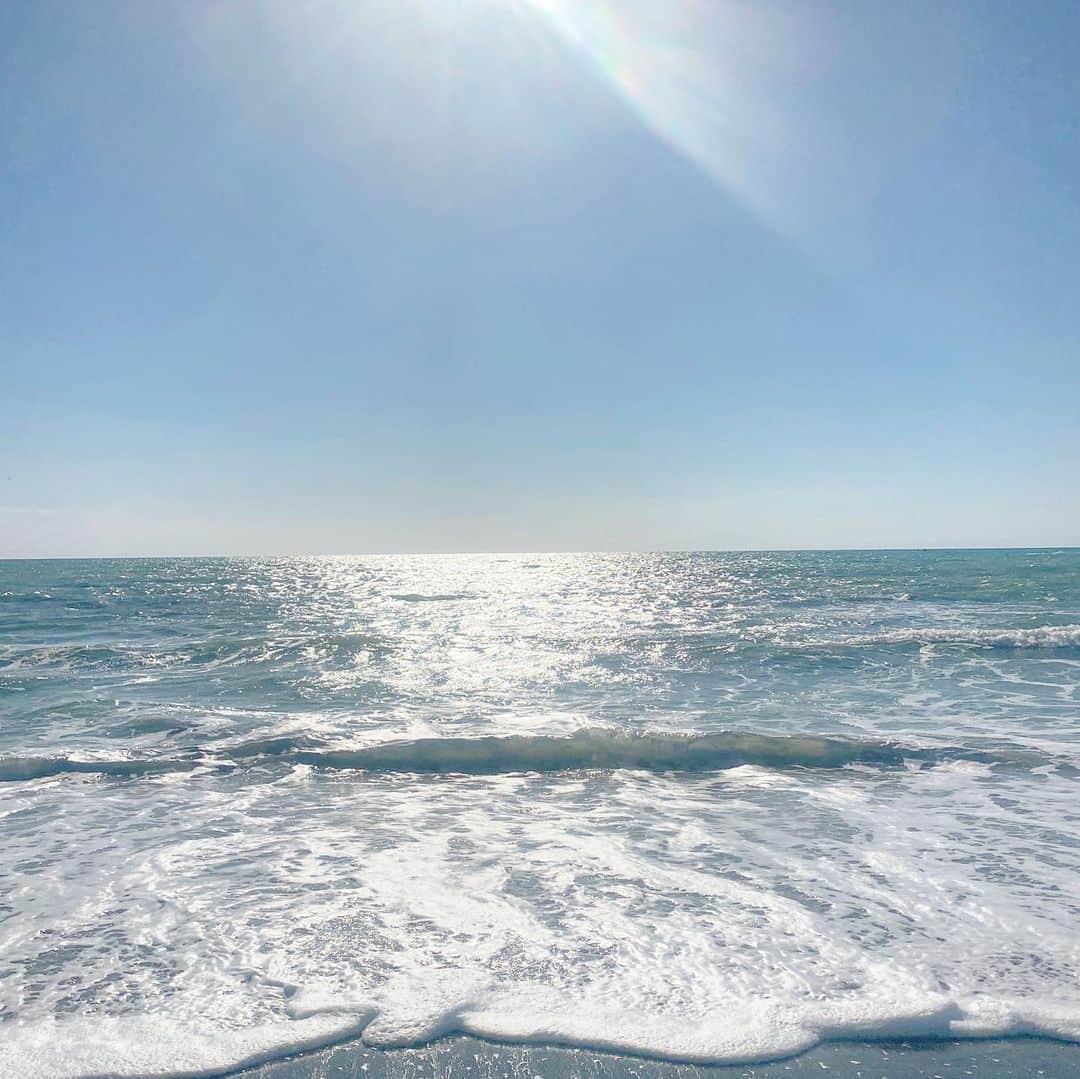 Hiroe Hiranoさんのインスタグラム写真 - (Hiroe HiranoInstagram)「立春。 朝のビーチラン🌞  海と太陽と富士山と。 気持ちいい時間✨  今年になり、 新たなルーティンを始めました💨🏃‍♀️ ランシューズも新調。  良きスタート🌈  #beachrun #run #beachlife #ocean #mtfuji #hayama #wellness #health」2月3日 10時06分 - hiroe_hirano