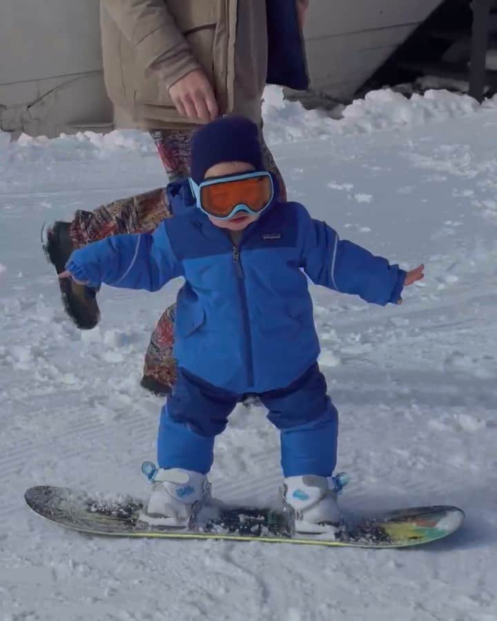 ナッシュ・グリアのインスタグラム：「start ‘em young 🏂」