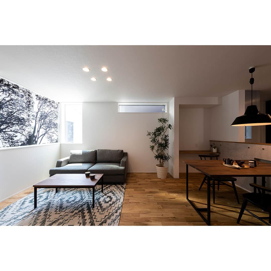 ココチエ建築設計株式会社さんのインスタグラム写真 - (ココチエ建築設計株式会社Instagram)「.⁣ TRETTIO GRAD トレッティオグラード⁣ ⁣ GRADは、スウェーデンの言葉で「うれしい・幸せ」という意味。⁣ ⁣ 30歳からの家づくりが、家族を思い、家族との幸せな暮らしづくりとなりますように…。⁣ ⁣ - 設計士とつくる高性能デザイン住宅﻿⁣ - ココチエ一級建築士事務所﻿⁣ ＿＿＿＿＿＿＿＿＿＿＿＿＿＿＿﻿⁣ ﻿⁣ 他にも沢山のおうちをホームページでご紹介しています。﻿⁣ @cocochie_style からご覧ください！﻿⁣ ＿＿＿＿＿＿＿＿＿＿＿＿＿＿＿﻿⁣ ﻿⁣ ココチエ一級建築士事務所﻿⁣ https://cocochie-co.com/﻿⁣ ﻿⁣ contact﻿⁣ TEL・0263-87-5648﻿⁣ Mail・info-mail@cocochie.com﻿⁣ ﻿⁣ Address﻿⁣ 長野県安曇野市三郷温4614-1﻿⁣ ＿＿＿＿＿＿＿＿＿＿＿＿＿＿＿﻿⁣ #cocochie﻿⁣ #住むを楽しむ﻿⁣ ﻿⁣ #建築士事務所 #高性能住宅 #エクステリア #新築一戸建て #マイホーム #インテリア #暮らしを楽しむ #ていねいな暮らし #こだわりの家 #家づくり #デザイン住宅長野 #デザイン住宅松本 #デザイン住宅安曇野 #注文住宅松本 #注文住宅長野 #松本 #安曇野 #信州 #トレッティオ #TRETTIOGRAD #トレッティオグラード #長野SW会 #北欧テイスト #GRADはスウェーデン語でうれしい幸せの意味 #規格住宅 #オールインワイン住宅」2月3日 10時00分 - cocochie_style