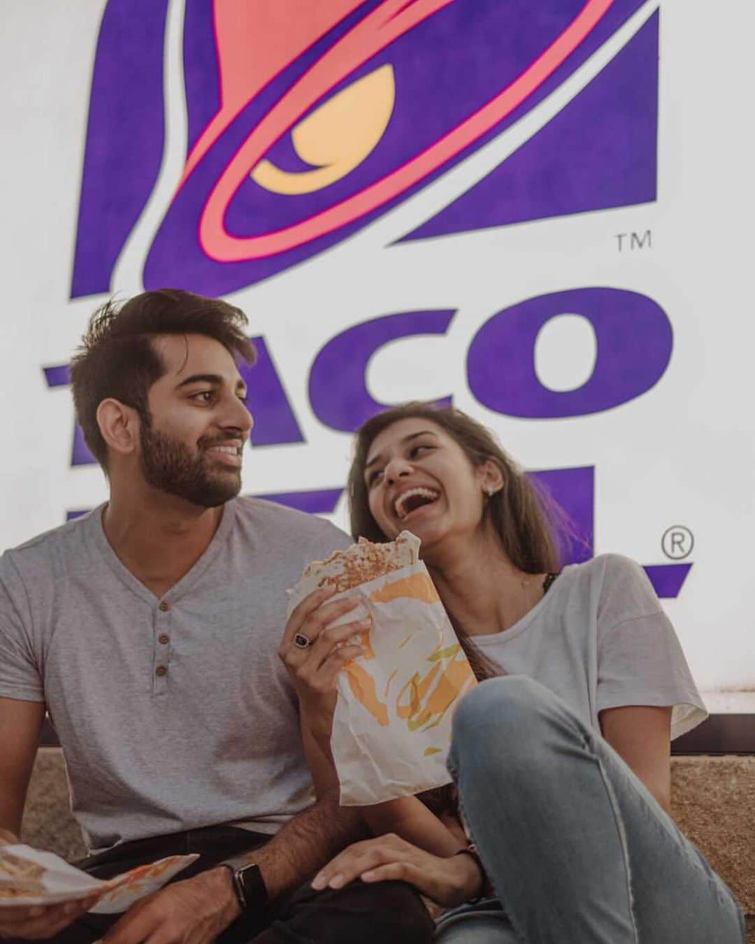 Taco Bellのインスタグラム：「Crunchwraps are our love language.」