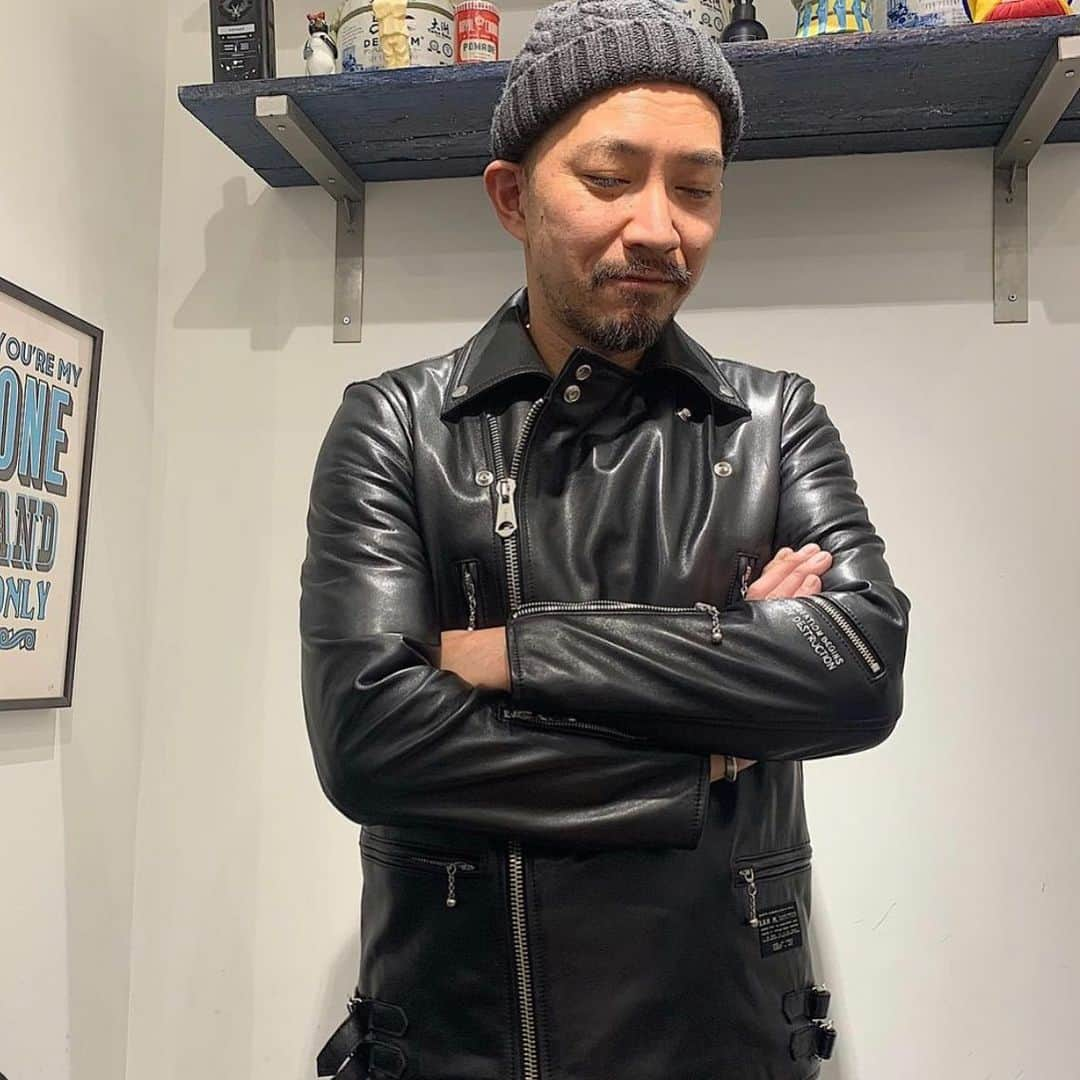 denham_japanさんのインスタグラム写真 - (denham_japanInstagram)「BIKER TOKYO NIGHT﻿ BLACK﻿ ¥159,500(税込)﻿ ﻿ 60年代のブリティッシュライダースジャケットからインスピレーションを受け、現代的なフィットに仕上げてます。﻿ ラムレザーを使用し、ベジタブルタンニング仕上げ。そのため使い込んだ際の艶感や色味の変化を楽しむことができます。さらに丈夫で柔らかいのも特徴です。﻿ ディティールのこだわりにも目が離せません！ ﻿ #denham #denhamjapan #denhamthejeanmaker #denimfashion #leatherjacket #bikerjacket #lambleather #vegitabletanning #fashion #デンハム #デンハムジャパン #デンハムザジーンメーカー #デニムファッション #バイカージャケット #レザージャケット #ラムレザー #ベジタブルタンニング #ファッション」2月3日 10時08分 - denham_japan_by_aki_negishi