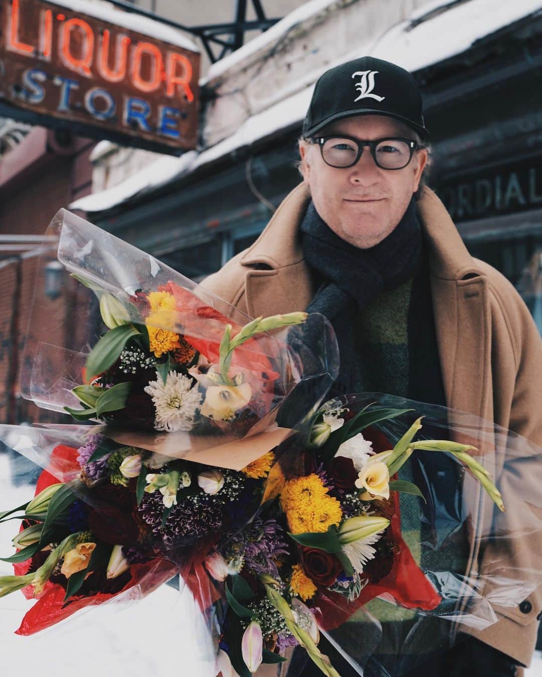 のインスタグラム：「Stems & Snow!  Store Visits today 💐❄️👋 #ToddSnyder #SnowDay #newyorkcity」