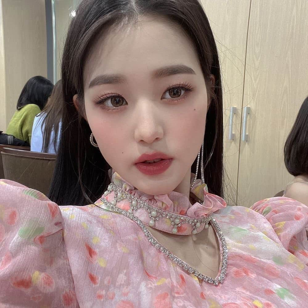 チャン・ウォニョンさんのインスタグラム写真 - (チャン・ウォニョンInstagram)「굿모닝 😚 #IZONE #JANGWONYOUNG #WONYOUNG #아이즈원 #장원영 #원영」2月3日 10時32分 - wonyoung__ive