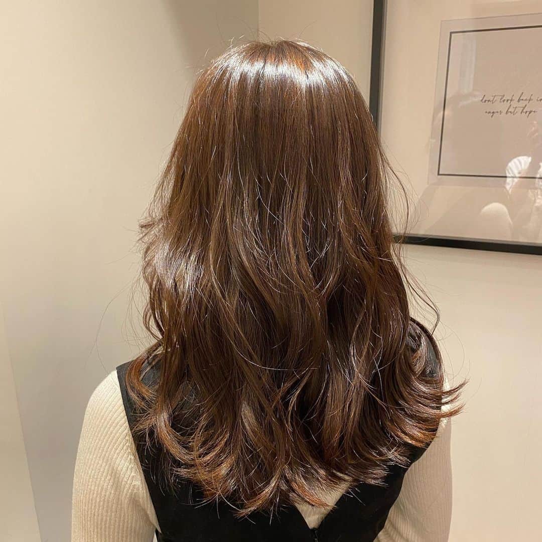 松本リコのインスタグラム：「・ ・ ・ ・ 綺麗にしてもらった♡ ・ ・ ・ #カラー #ヘアースタイル #セミロング #hairstyle #hair #渋谷ヘアサロン  #japanesegirl #japangirl #サロンモデル #japanesemodel #japanmodel #yahoo #お洒落 #インスタグラマー  #インフルエンサー #撮影 #ハーフ顔 #ハーフモデル #fashion #通販モデル #ファッション #楽天 #通販」