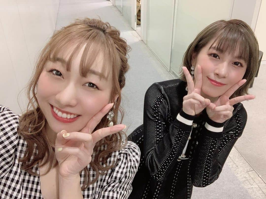 須田亜香里さんのインスタグラム写真 - (須田亜香里Instagram)「いよいよ2月5日 劇場版 #打姫オバカミーコ が映画館で公開になるということで…  先日の萩原さんとのインスタライブ、観てくださった皆様 ありがとうございました😊 萩原さんの投稿にアーカイブありますので、ぜひご覧ください！ 裏話も満載です✨ → @hagiwaramasato_ml  1月31日(日) 【#熱闘Mリーグ】では オバカミーコの密着映像も編集して流していただいて、映画の撮影や楽屋の雰囲気もたっぷりです🐥🀄️ ‪ABEMA‬で無料配信中なのでぜひ観てみてね。  今回も爆笑問題太田さんMC。 オバカミーコを企画、馬杉役も務めた百合沙さんも出演してくださり… 華やかで賑やかで笑いが絶えませんでした🤣🌹ミテネ  .」2月3日 1時51分 - akarisuda