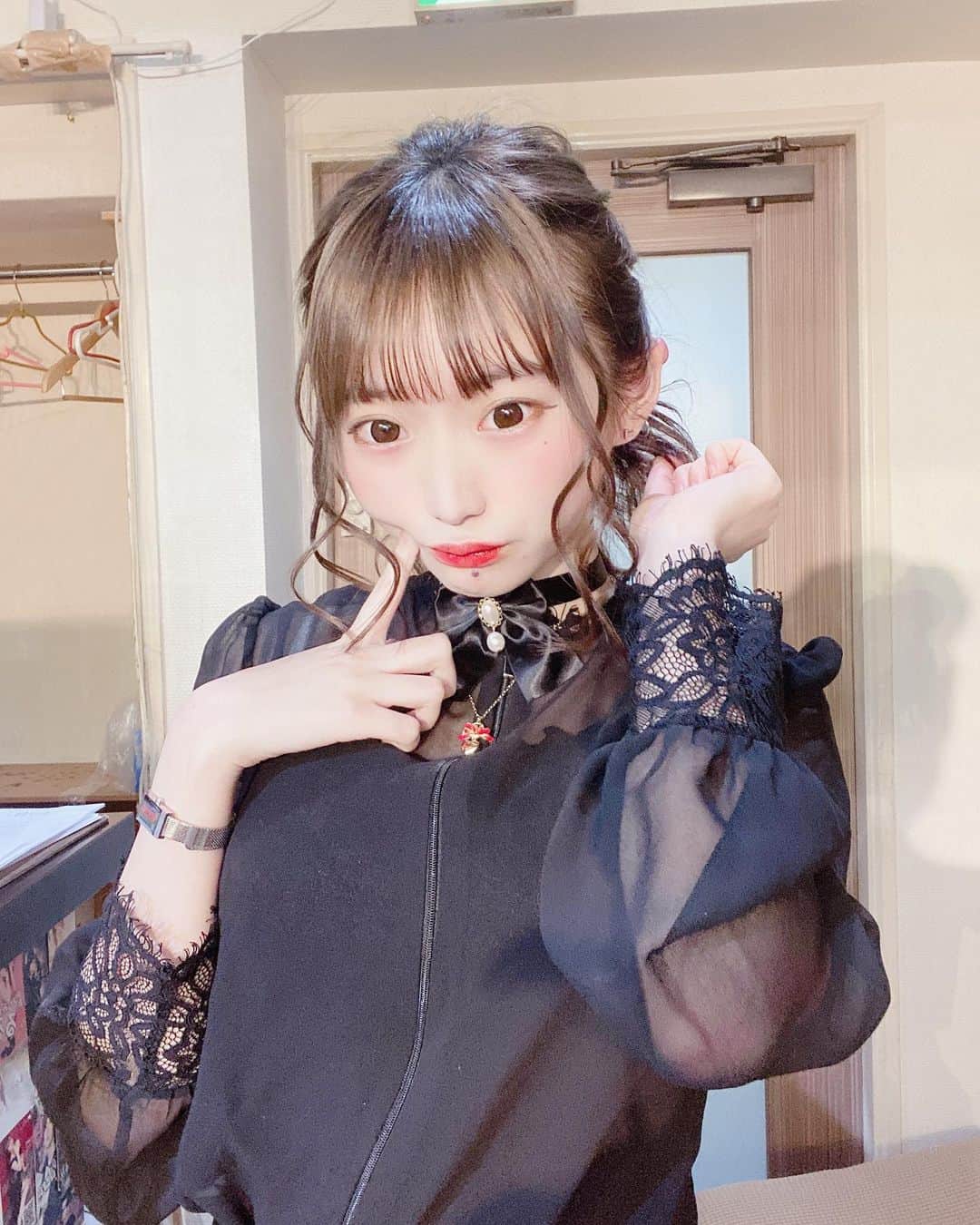 麻衣愛のインスタグラム：「ぽにーてーる❤  ﻿ ﻿ #ひめかわいい #最凶ロック　#グラビア　#グラビア﻿ #グラドル　#ひめかわいい #ヘアアレンジ　#portrait﻿ 🇺🇸 #Cosplayer #Idol #Model #follow  #follome #Japanese ﻿ #kol ﻿ ﻿ 🇨🇳 #自拍　#角色扮演 #偶像 #模型 可爱 #关注  #关注我 #关注者 #日语 ﻿ ﻿ ﻿ 🇰🇷 #셀카 #코스프레 #아이돌 #모델 #귀여운 #팔로우 #나를따르라」