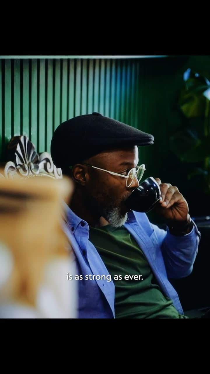 Nespressoのインスタグラム：「“Coffee is a big deal in South Africa,   we grow it,  we roast it,  we brew it,  and it’s got a long history, too”.  @mokoenalive will tell you all about it.   Have you tried our #CapeTownEnvivoLungo yet ?   #Nespresso #NespressoWorldExplorations #WorldExplorations」