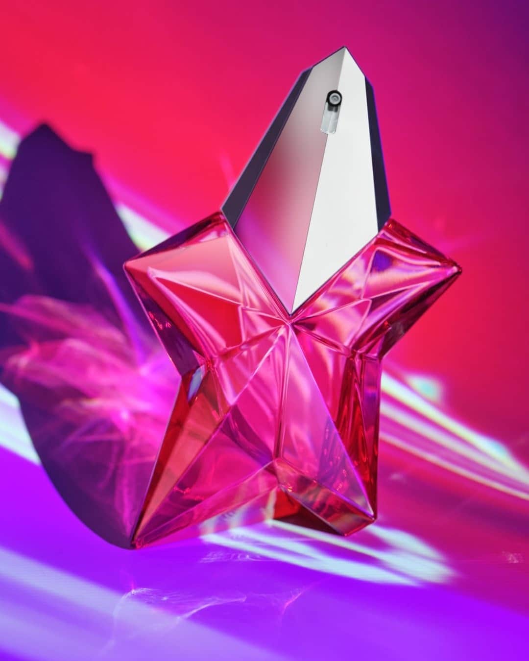 ミュグレーのインスタグラム：「Angel Nova, the ultimate emblem of freedom is now available @Sephora #AngelStar  #MuglerAngelNova  #BelieveInDreams」