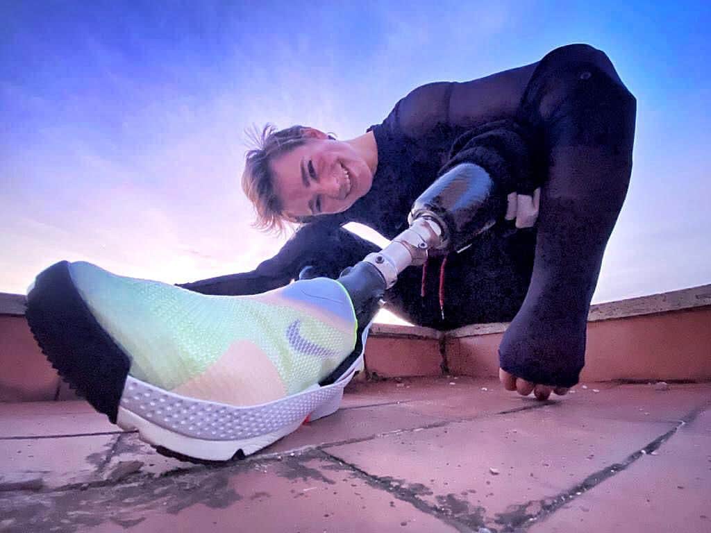 ベアトリーチェ・ヴィオのインスタグラム：「Sono passata da 5 minuti a 5 secondi per mettere le scarpe! 😎👟 Easy no?!⁣ #FlyEase #Nike⁣ @Nike • • • Photo @roberta_sardella」