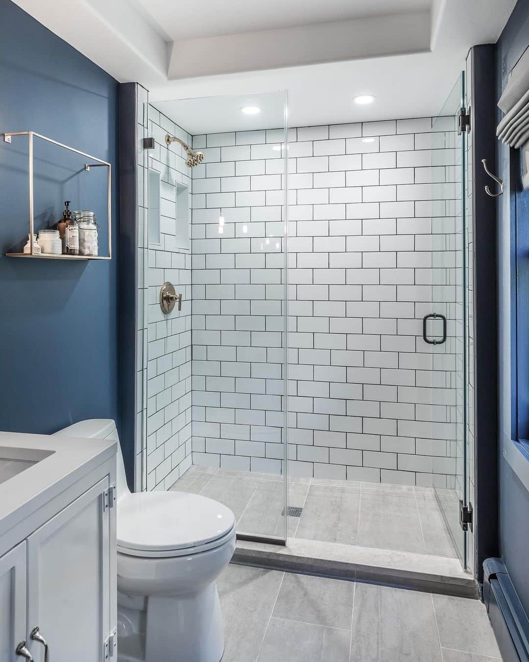 Sweeten Homeのインスタグラム：「Goodbye pink, hello blue! 💙⁠⁠ Inspired by a picture of a bathroom with blue walls and a white pedestal sink, these renovators made it their color scheme and added plenty of storage and brass fixtures for tonal contrast. The combo of moody blue, warm brass, and bright white subway tile makes the space feel fresh and modern. Swipe for the before ➡️」
