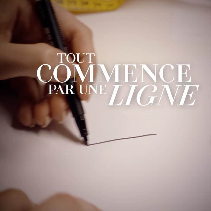 イネスドゥラフレサンジュのインスタグラム：「Ines de la Fressange Paris et DS Automobiles : la rencontre de deux maisons pour créer l'édition limitée DS 3 CROSSBACK INES DE LA FRESSANGE PARIS.  Lorsque l'artisanat français et l'innovation convergent, ils donnent naissance à des détails exclusifs.  #inesdelafressangeparis #inesdelafressange  #DSautomobiles #DS3CROSSBACK  @ds_official @dsfrance」