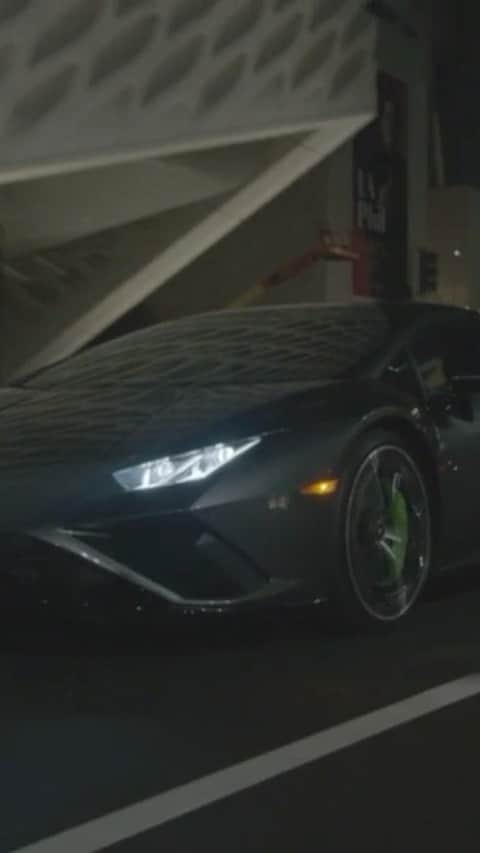 ランボルギーニのインスタグラム：「Our cars fuel your dreams, and this time we had very special ones to realize. Thanks to Lady Gaga and @btwfoundation we offered a sweepstakes where people had the chance to win the Huracán EVO RWD from the "911" music video. Donations from the sweepstakes will support families and community organizations experiencing disproportionate impact from the pandemic.  #Lamborghini #HuracanEVORWD #RewindToRWD #LamborghiniRealLover」