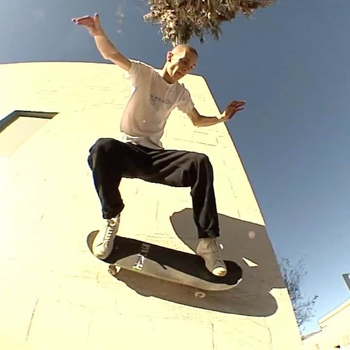 スラッシャーのインスタグラム：「👉🏾 @rapidskateboarding’s ANDY video is now playing on the Thrasher site 📡」