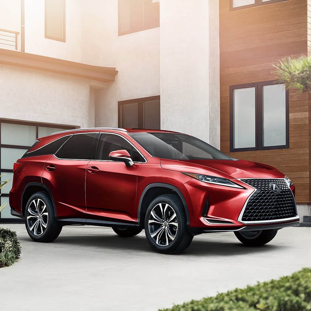 Lexus USAのインスタグラム：「This Valentine’s Day, love will be delivered. We’re excited to announce that Lexus Culinary Masters Ludo Lefebvre @chefludo, Jon & Vinny @jonandvinnydelivery, Stephanie Izard @stephanieizard, Daniel Boulud @restaurantdaniel, Michelle Bernstein @chefmichy and Carlo Mirarchi @robertaspizza will be creating specially crafted, gourmet meals as part of an exclusive dining experience delivered to your home in a Lexus vehicle. Visit the handles above of the chef in your city for more details. #LexusCulinary #LexusRXL」