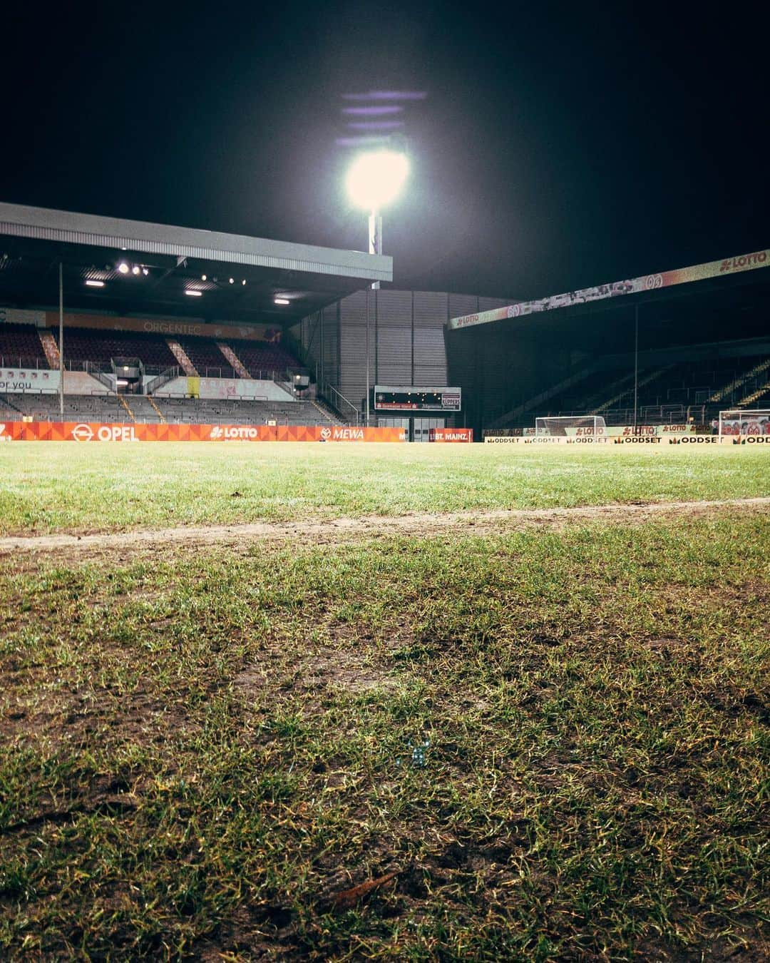 1.FSVマインツ05さんのインスタグラム写真 - (1.FSVマインツ05Instagram)「Flutlicht-Spiel in der Regionalliga! 😍💪 Unsere U23 trifft heute auf den FK Pirmasens. @05.nachwuchs hält euch auf dem Laufenden! 👶 #mainz05 @fkpirmasens #heimspiel #flutlicht #bruchweg」2月3日 2時31分 - 1fsvmainz05