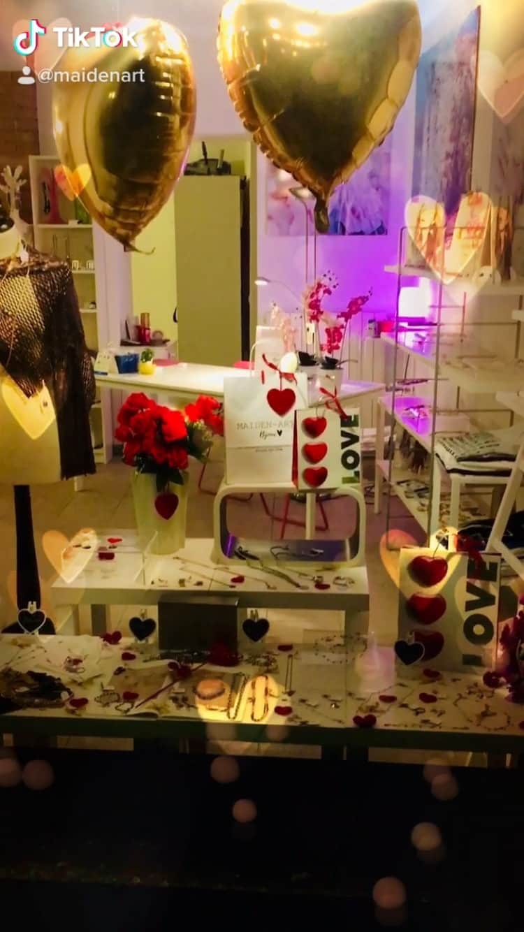 メイデンアートのインスタグラム：「Valentine’s Day ♥️in our boutique and in our online shop😻 . Shop link in bio💝 .  #valentinesday #love #valentines #valentine #valentinesgift #gift #happyvalentinesday #handmade #instagood #gifts #bhfyp #flowers #diadosnamorados #birthday #fashion #art #like #chocolate #mothersday #vday #valentinesdaygift #party #heart #follow #wedding #giftideas #roses #flower #photography #bhfyp」