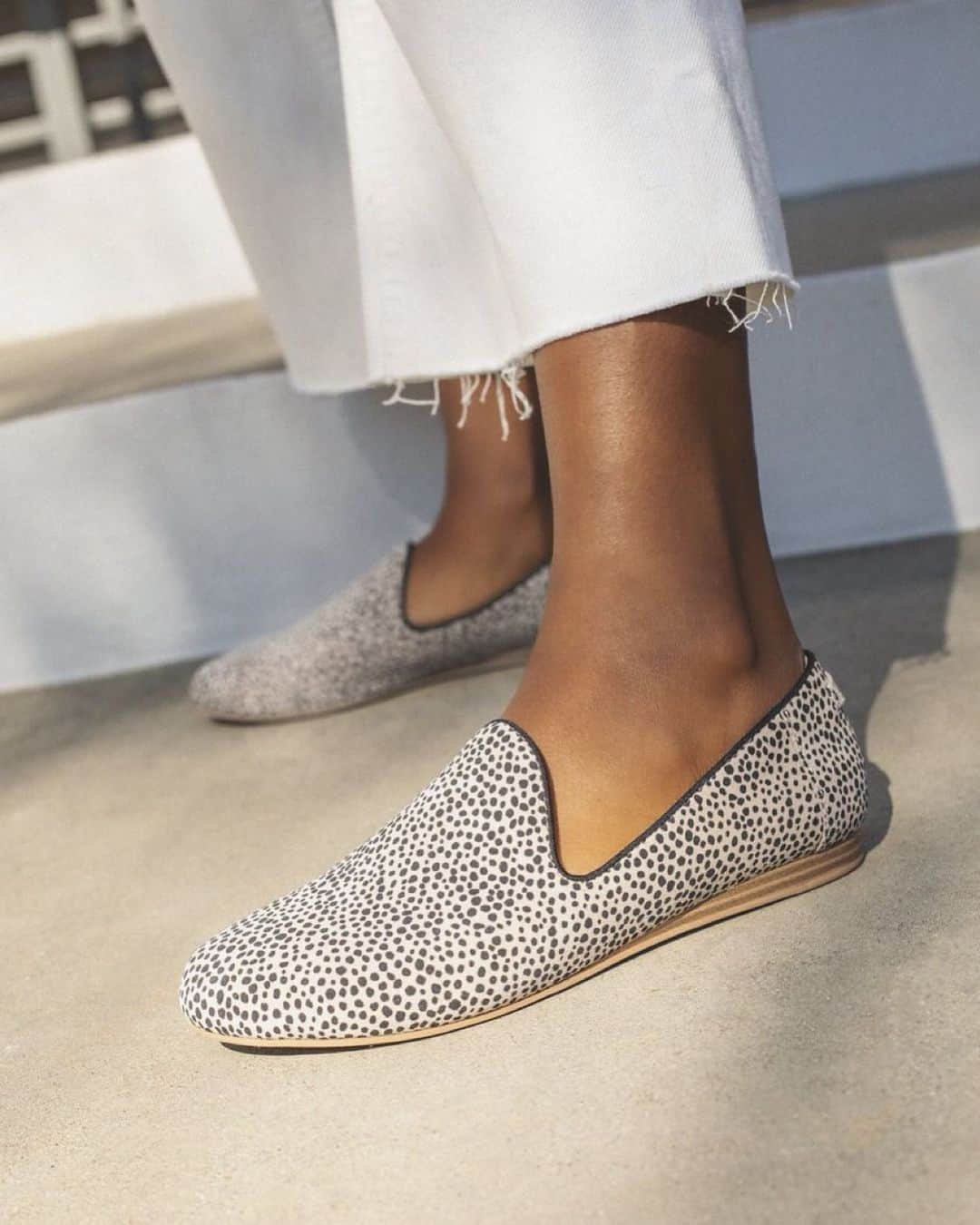 トムズシューズのインスタグラム：「Vibe check: How would you style these Macadamia Cheetah Darcy flats?」