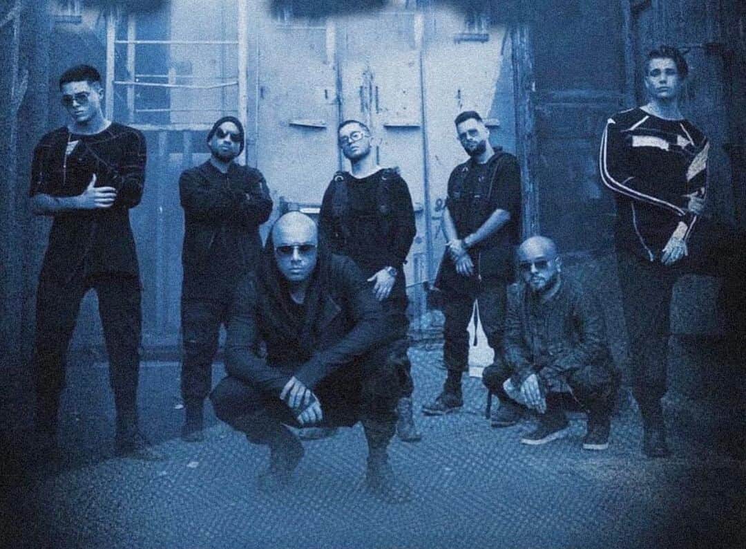 ウィジンのインスタグラム：「Hace mucho tiempo aprendí que no importa cuanto tiempo lleves en la música (poco tiempo o mucho tiempo ) tu talento y disciplina pueden ser el arma más poderosa a tu favor @hydequimico @loslegendarios @linaresmusic @chrisandrew @abdiel le vamos a demostrar al mundo 🌎 con buena música porque somos LOS LEGENDARIOS @labase 5 de febrero empieza el torneo 🏆🍾」