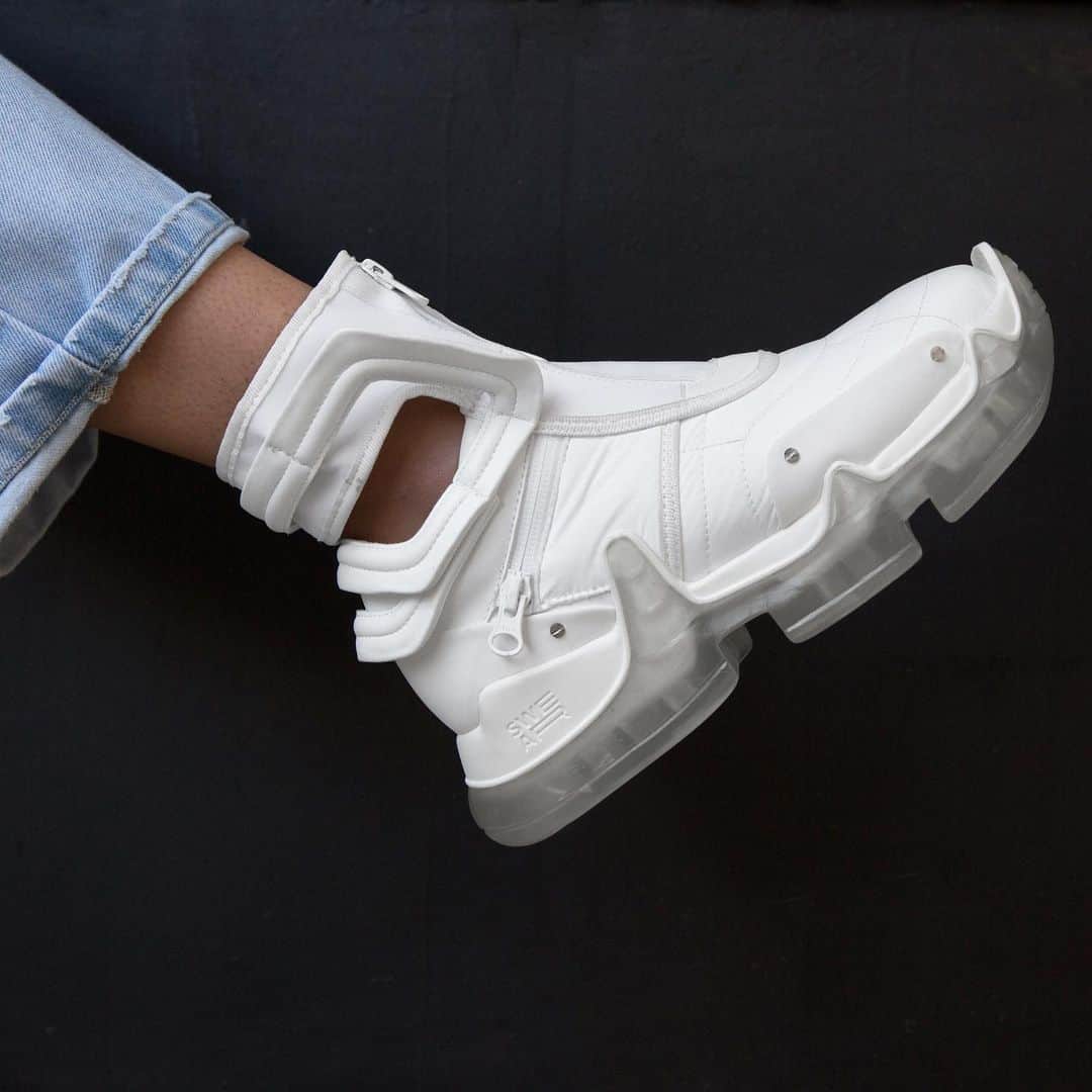 スウェアのインスタグラム：「The triple white Fatalis is a sneaker twist. Available online via Farfetch.com. #swearlonfon ⁠⁠ ⁠⁠ Your footwear is custom made and shipped within 5 weeks.」