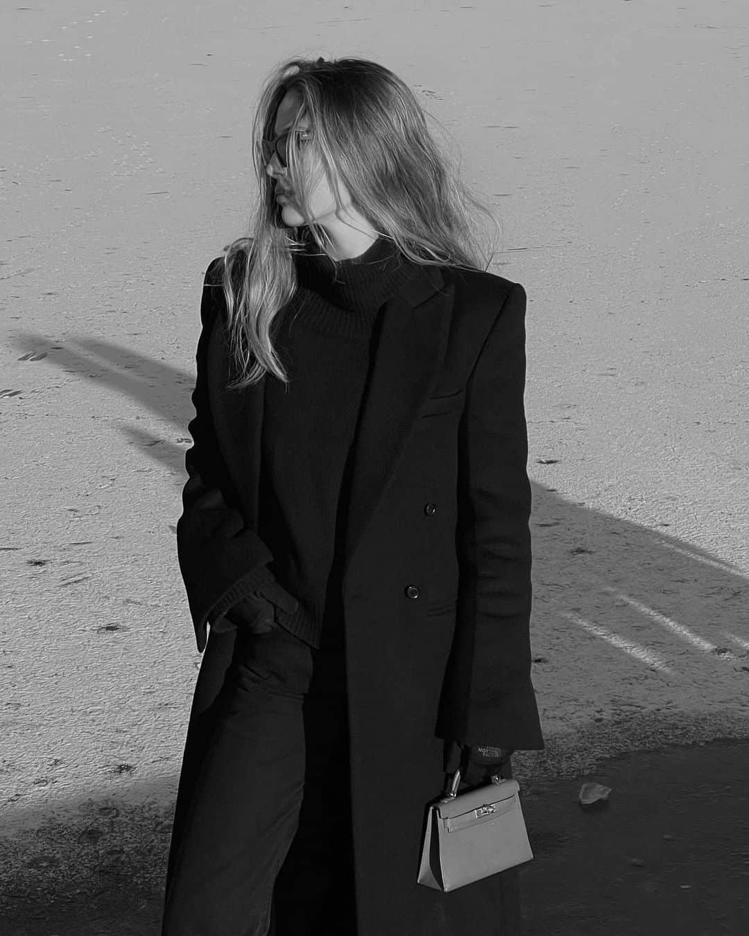 Mathilde Goehlerのインスタグラム：「Sunny day 🤍」