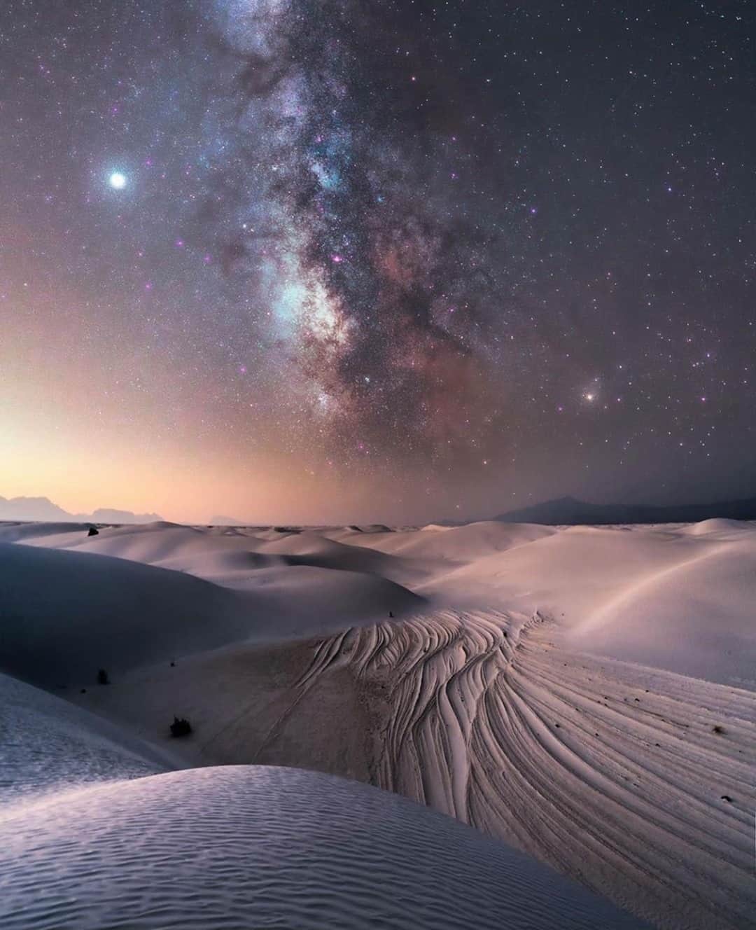 Earth Picsさんのインスタグラム写真 - (Earth PicsInstagram)「White Sands National Park, New Mexico by @willg_photography」2月3日 3時00分 - earthpix