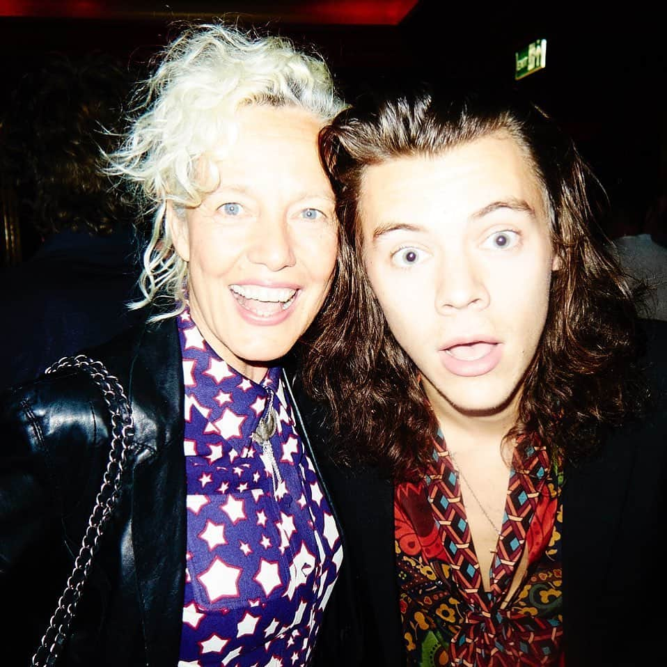 エレン・ヴォン・アンワースさんのインスタグラム写真 - (エレン・ヴォン・アンワースInstagram)「Happy Birthday @harrystyles 💖💖💖 wishing you all the best and have a wonderful day🎂🎉💃🏼✨」2月3日 3時15分 - ellenvonunwerth