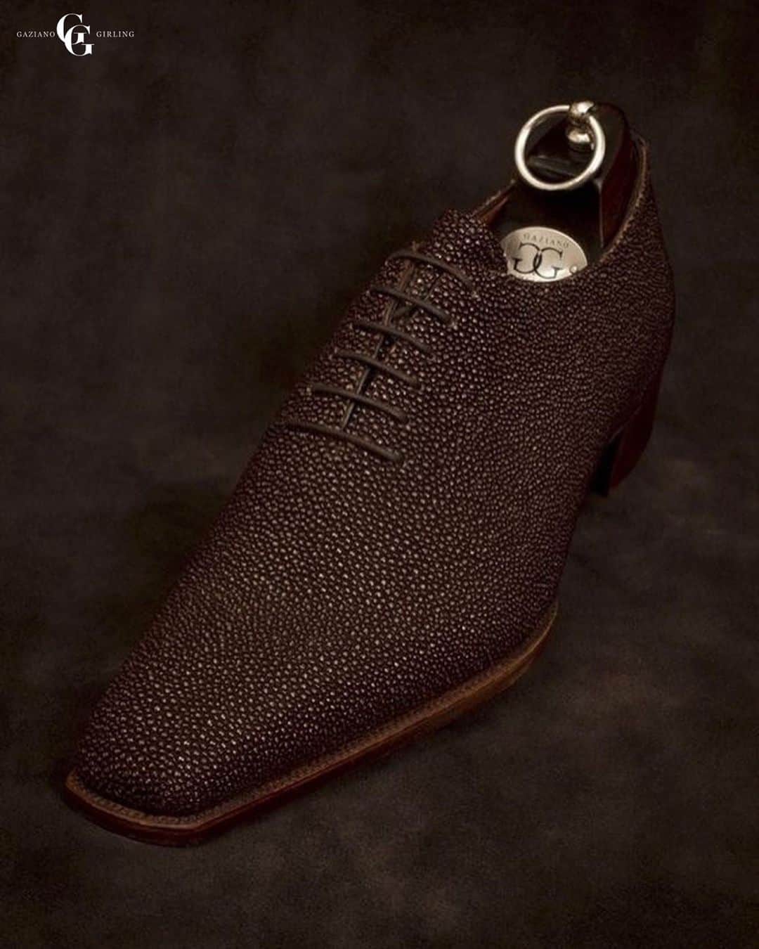 ガジアーノ&ガーリングのインスタグラム：「Can anyone guess the style and materials used on this pair of bespoke Gaziano Girling's? . . . . . . . . . #shoes #mensshoes #boots #mensboots #menboots #menshoes #shoegame #highendshoes #whatsonyourfeet #shoestyle #shoegamecrazy #shoegameonpoint #shoegamestrong #dapper #ootd #shoesaddict #shoesforsale #mensfashion #kickstagram #sotd #mensfashionpost #menswear #menwear #menstyle #mensstyle #shoegazing #shoestagram #shoeplug」