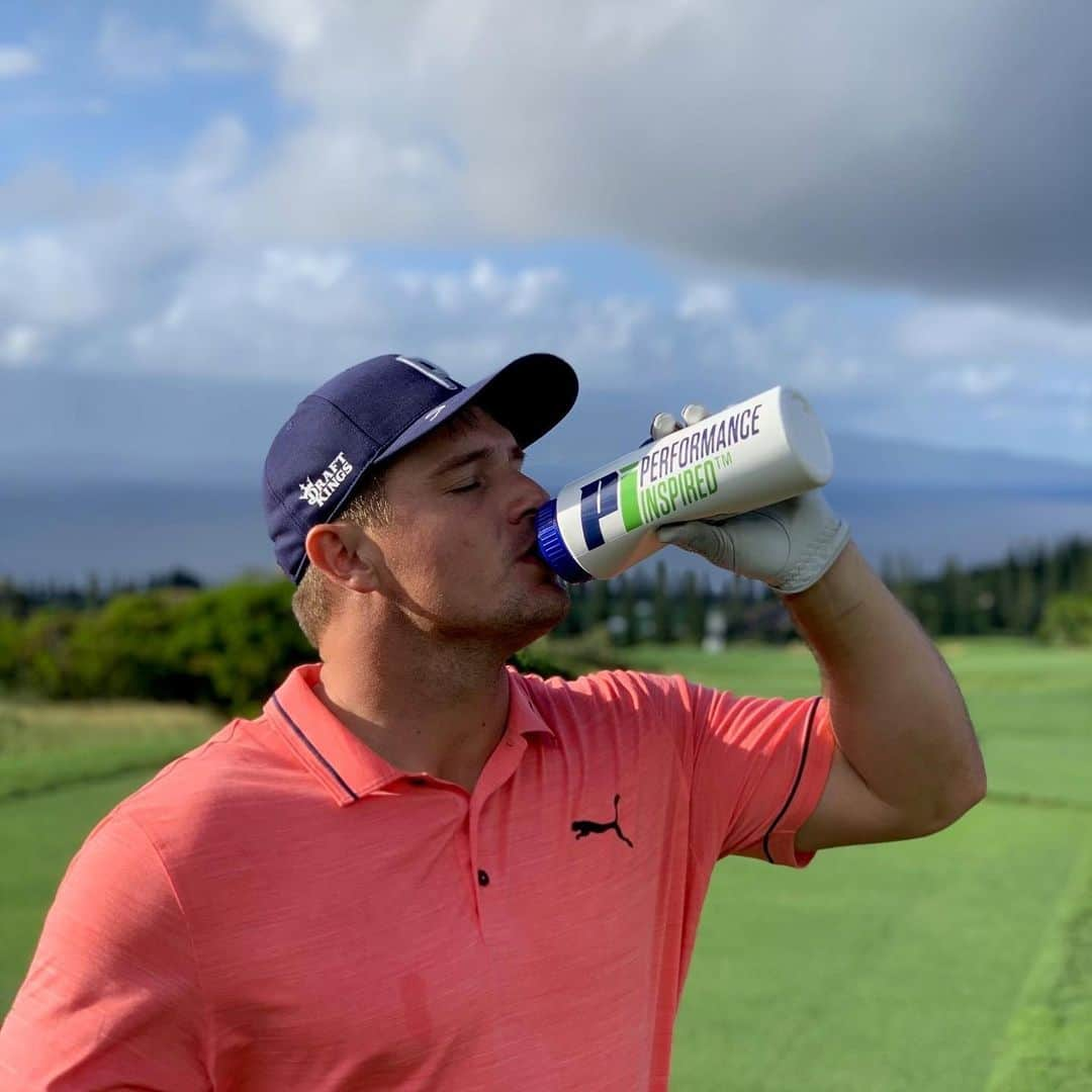 マーク・ウォールバーグさんのインスタグラム写真 - (マーク・ウォールバーグInstagram)「Great to have Bryson DeChambeau as a new partner in @PerformInspired Nutrition. He loves our natural, clean products and now he will help us grow & shape the business. Welcome to the party and everyone go follow our guy @brysondechambeau!  #PIPartner #Inspiredtobebetter #Golf #PGA」2月3日 3時17分 - markwahlberg