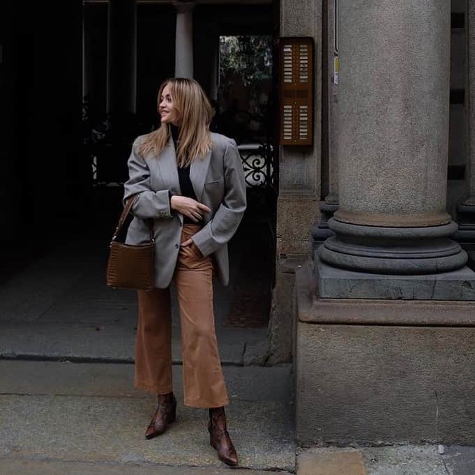 ジャンナメリアーニのインスタグラム：「A good look idea by the amazing @giuliagaudino 🤎 styling our Gianna Meliani melody boots 🤩 #giannameliani」