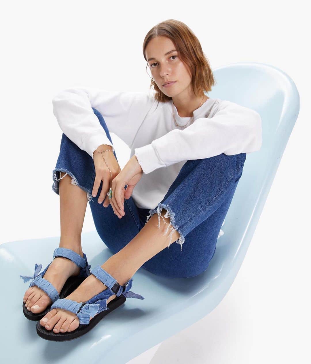 motherdenimのインスタグラム：「Better Together.   Arizona Love sandals are handcrafted with multicolored straps made of bandanas.❤️  Inspired by the landscape of the American Southwest 🌄, the brand’s Trekky sandals are now available on motherdenim.com.」
