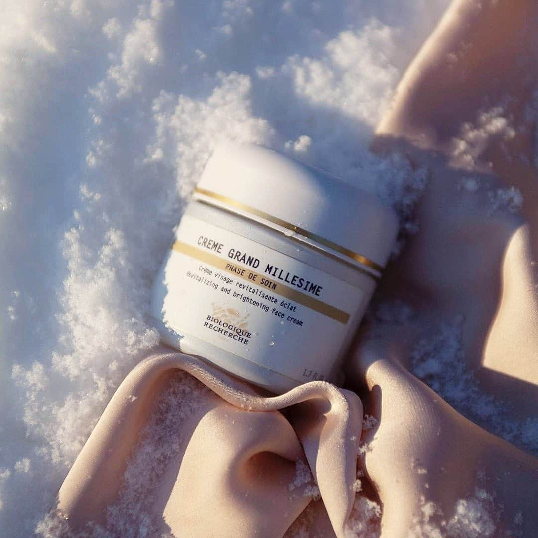 Biologique Recherche USAさんのインスタグラム写真 - (Biologique Recherche USAInstagram)「Are you familiar with our Crème Grand Millésime? Its formulation contains a unique complex that lights up the skin from within!  Ideal for devitalized and/dull Skin Instants, Crème Grand Millésime intensely brightens the complexion and provides a lasting glow.  Apply in the morning and/or evening, your skin will be rejuvenated, luminous, regenerated and hydrated.  Picture @biologique_recherche_spb ❄️   #biologiquerecherche #passion #expert #texturetuesday #cremegrandmillesime #glow #glowingskin #illuminatedskin #buildingbetterskin #FollowYourSkinInstant #skininstant #facecream #winter」2月3日 3時39分 - biologique_recherche_usa