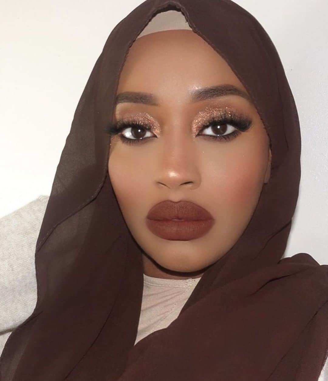 Huda Kattanさんのインスタグラム写真 - (Huda KattanInstagram)「Happy World Hijab Day my loves!!🧕❤️❤️❤️ Which glam would you love to recreate? They are all so stunning 🤩#repost @hanihanss @beautybyyasi @jasmineegal @makeupbysamiraa @itsnoorwaris ✨ #worldhijabday #hudabeauty」2月3日 3時48分 - hudabeauty