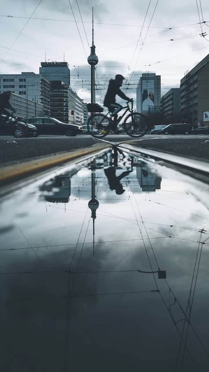 Thomas Kakarekoのインスタグラム：「Shooting puddles in Mitte the other day #berlin #photography #puddle #puddlegram #visit_berlin #ig_berlin #sonyalpha」