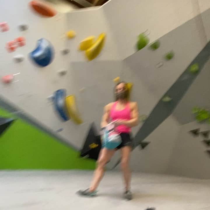 アレックス・パッチシオのインスタグラム：「About a week back into climbing. Body is quickly remembering how to exercises and handle the stress load.  Still not back to normal, BUT what is normal?  Leaning to Accept a “New Normal” for myself right now.  - my sleep doesn’t need to be perfect. My mood doesn’t need to be perfect. Learning to accept where I am at with my insomnia right now and not dwell or stress over it is hard, but I’m getting a bit better at it every day as I go through different types of therapy, mental and psychical.  As I connect with so many Others that are going through or have gone through this it shows that we are never alone and can all lean on each other. ☺️ We ALL face difficulties in life and some we can conquer quicker than others, but what doesn’t break us makes us stronger in SO many ways that we will not even expect.  Self help and self love is not as easy as one might think. Learning to become more mindful and appreciate what is in my life and all around me rather than constantly thinking about the things that make me feel uncomfortable or worrisome.  Take a breath and look around from time to time and see how it feels! 🙏 #cometogether #slefhelp #helpeachother #loveyourself #mentalhealth #mindfulness   @scarpana @organicclimbing @frictionlabs @evn_cbd」