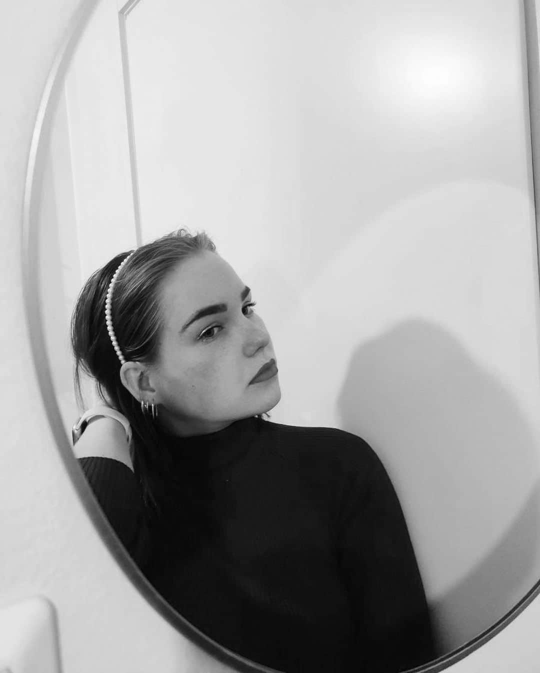 のインスタグラム：「🌓」