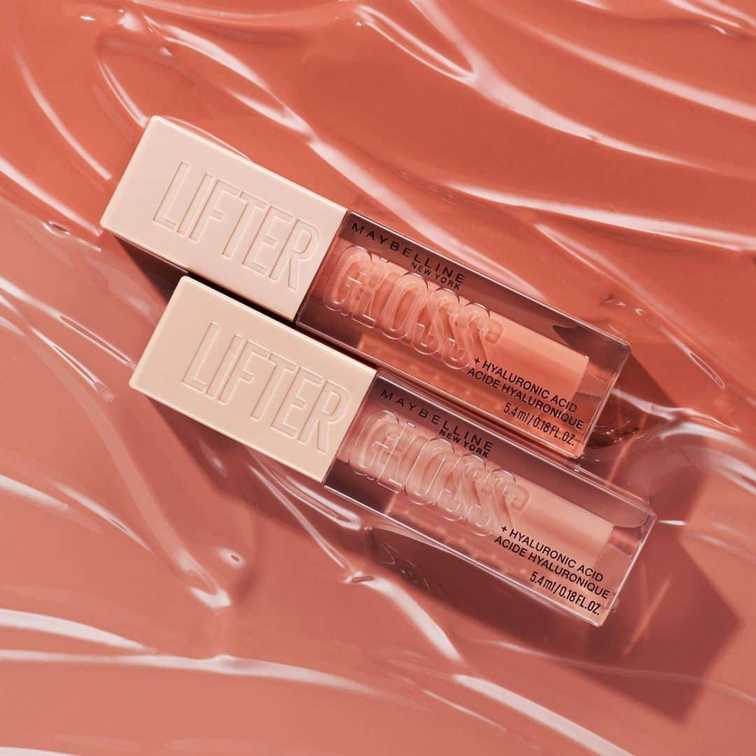 Maybelline New Yorkさんのインスタグラム写真 - (Maybelline New YorkInstagram)「Dry, chapped lips where? 👄 Our #liftergloss is formulated with hyaluronic acid for hydrated shine and a glossy fuller lip look! Shown here, shades ‘amber’ and ‘stone’.」2月3日 4時18分 - maybelline