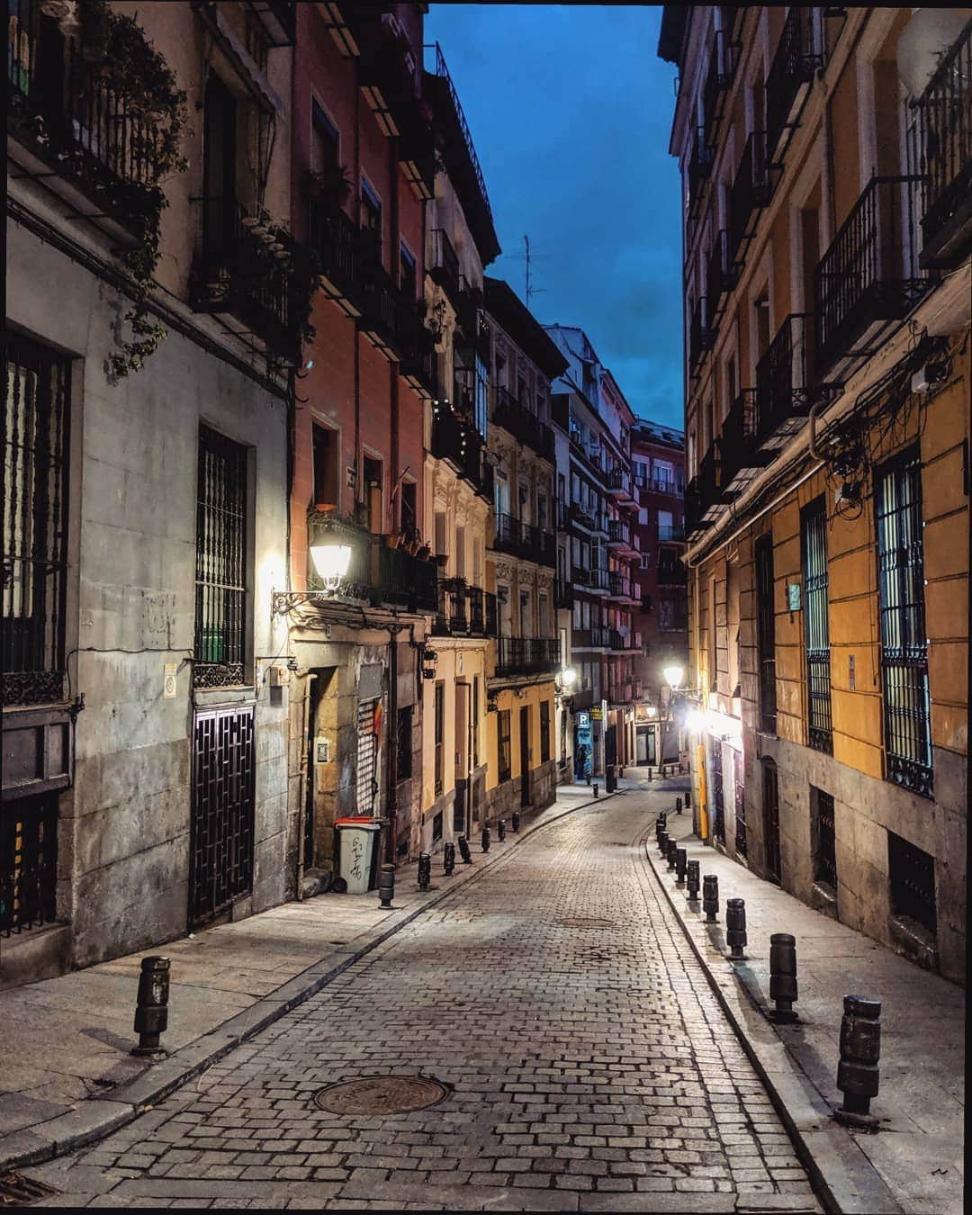 Guido Gutiérrez Ruizのインスタグラム：「Let's walk the city • #Madrid」