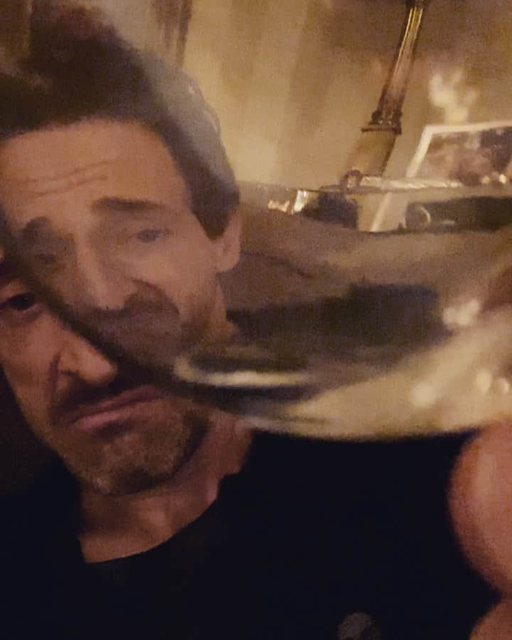 エイドリアン・ブロディのインスタグラム：「Sometimes, after a glass of Prosecco, I get a little emotional... 💯 #salute 🥂」