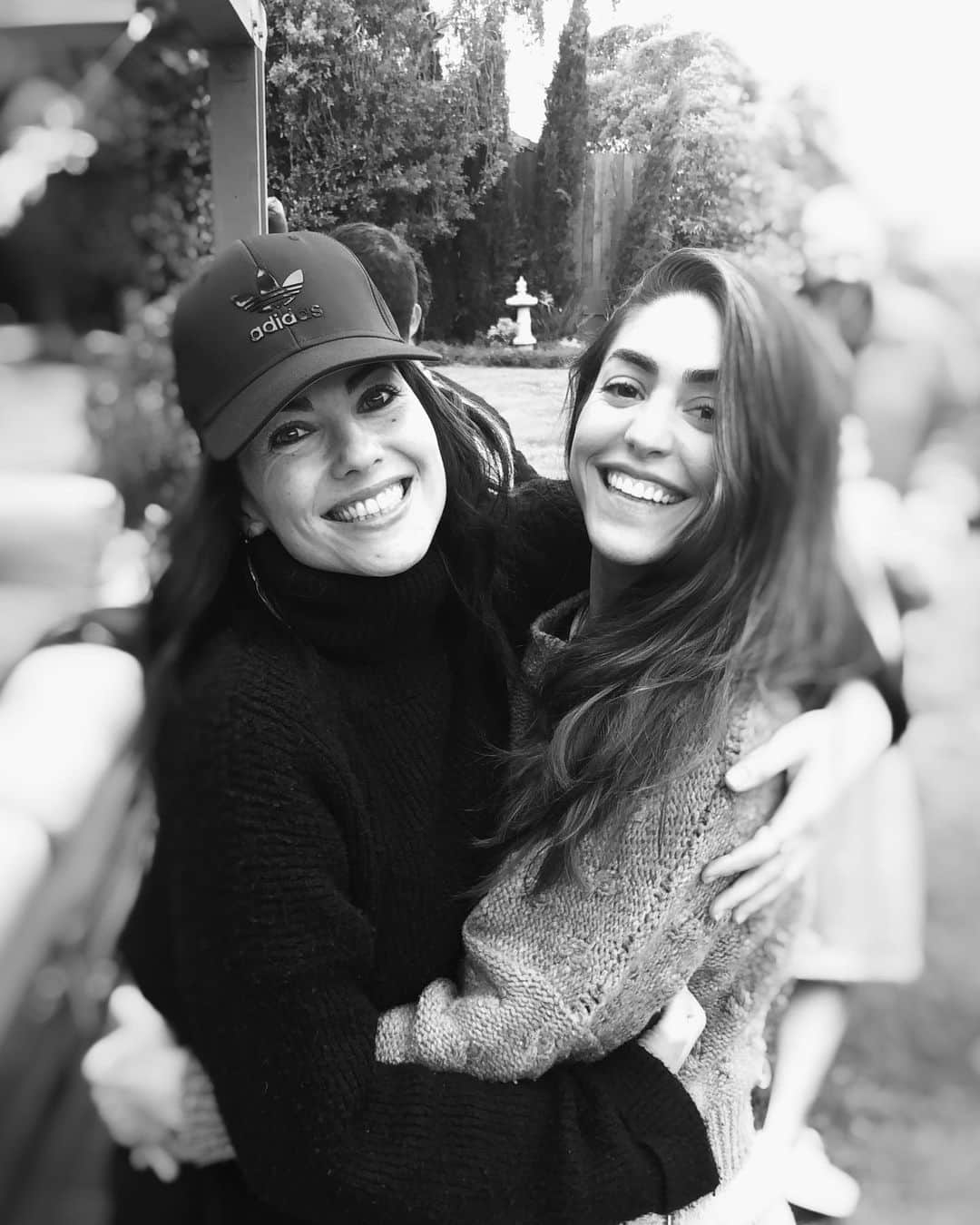 ナタリア・コルドバ・バックリーのインスタグラム：「Feliz cumpleaños a esta bruja maravillosa, iman de amor y luz.  Estoy tan agradecida contigo mi aMORI. Que el universo te regale todo la magia que tu tan libremente nos regalas a tantos. Eres amada.  📷 not taken during pandemic.」